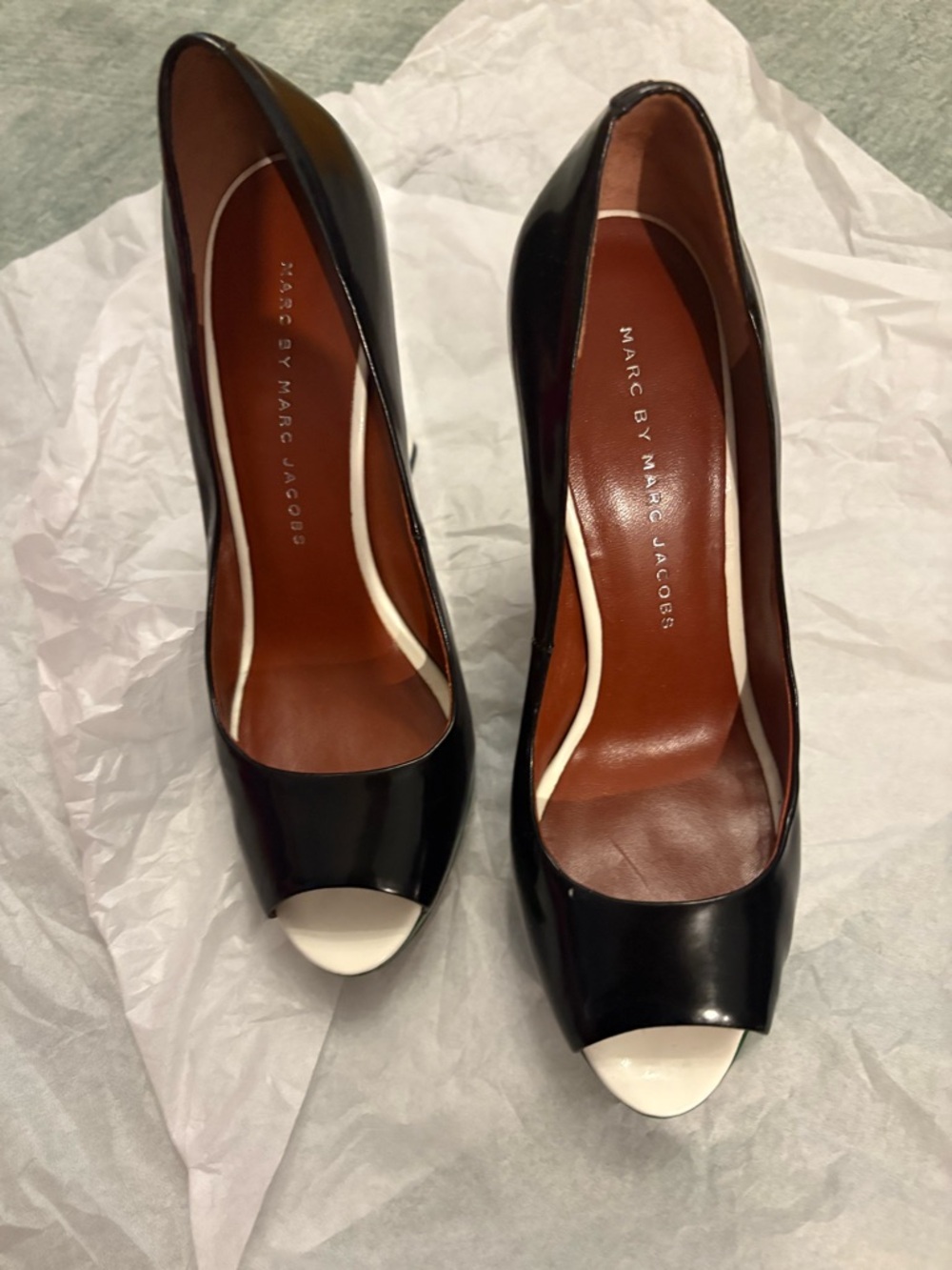 Marc by Marc Jacobs Black and White Peep-Toe Pumps 35.5 5 5.5
